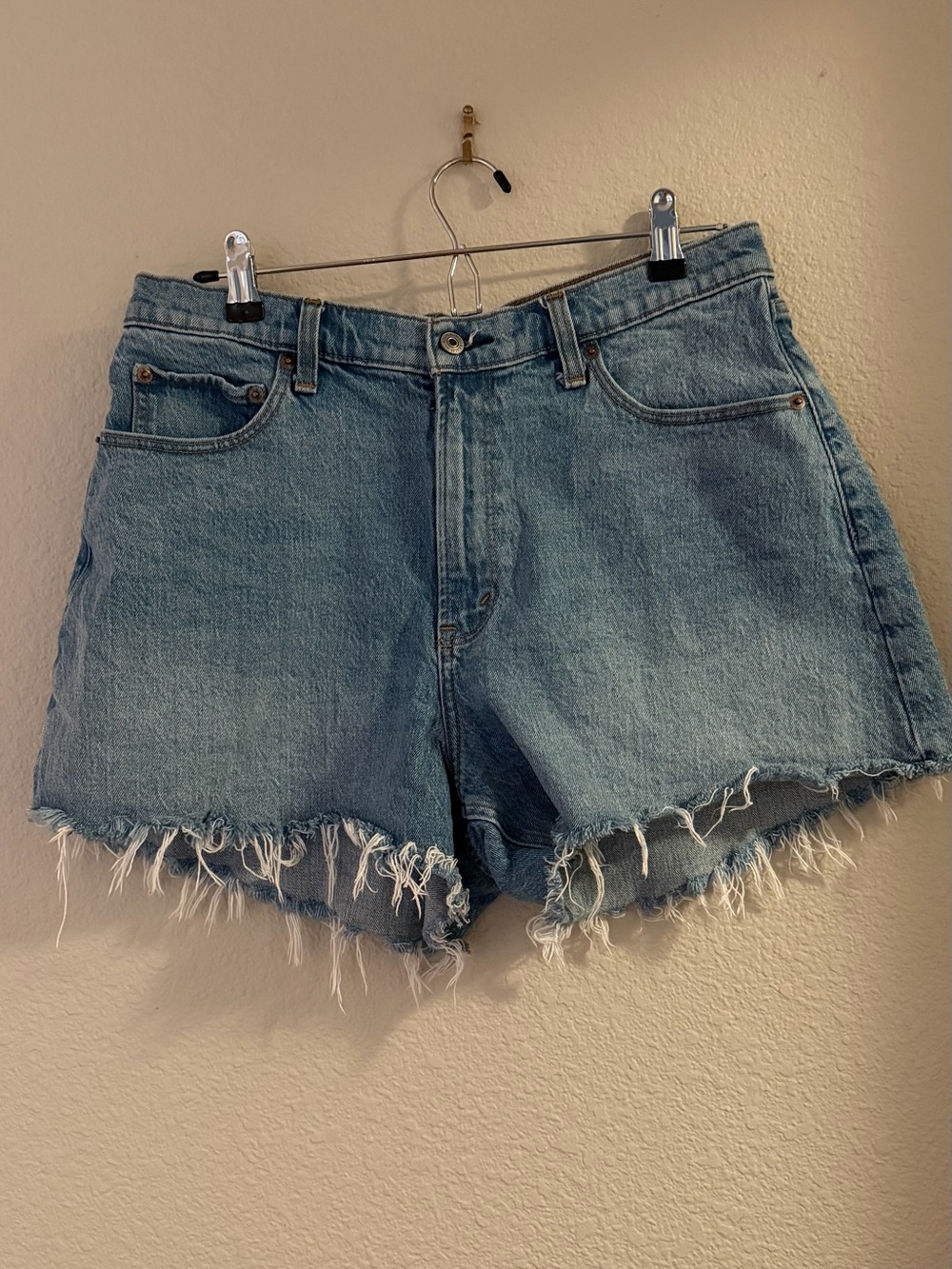 Abercrombie 90’s Relaxed Cut Off High Rise Jean Short